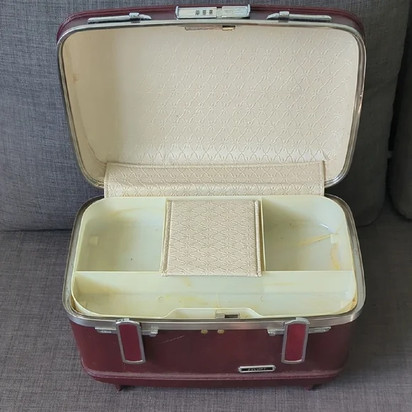 Vintage Burgundy Travel Case American Tourister With Working Lock - Picture 7 of 11